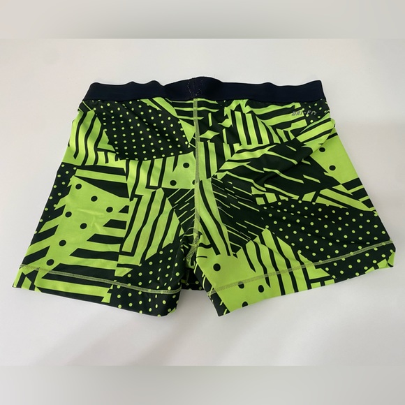 Nike Pro shorts - Picture 3 of 4